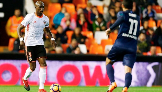 La defensa con tres centrales tampoco resuelve los problemas del Valencia