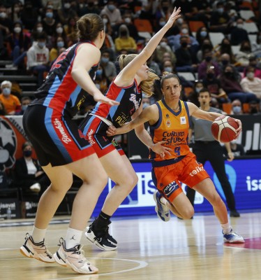 Un Valencia mejorado inicia su asalto al liderato