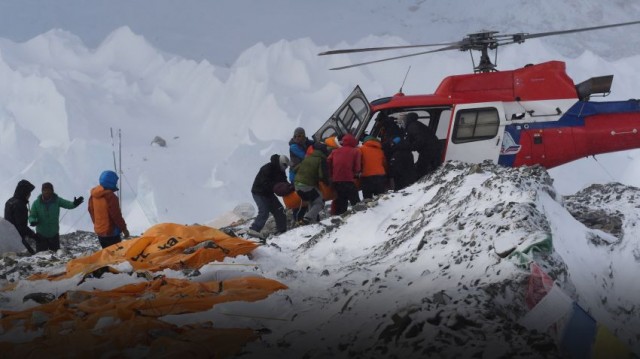 'Réplicas', un documental sobre el comportamiento infame de turistas en el terremoto del Everest