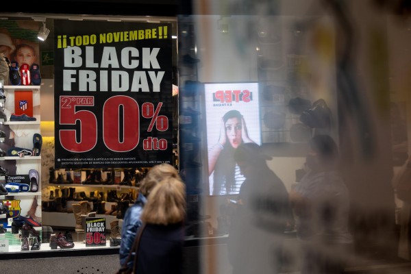 El 42,7% de los valencianos prevé comprar en el Black Friday, según la Unión de Consumidores