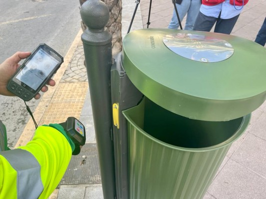 Elche aumenta las papeleras en barrios y pedanías y digitaliza su gestión para que sea más eficiente