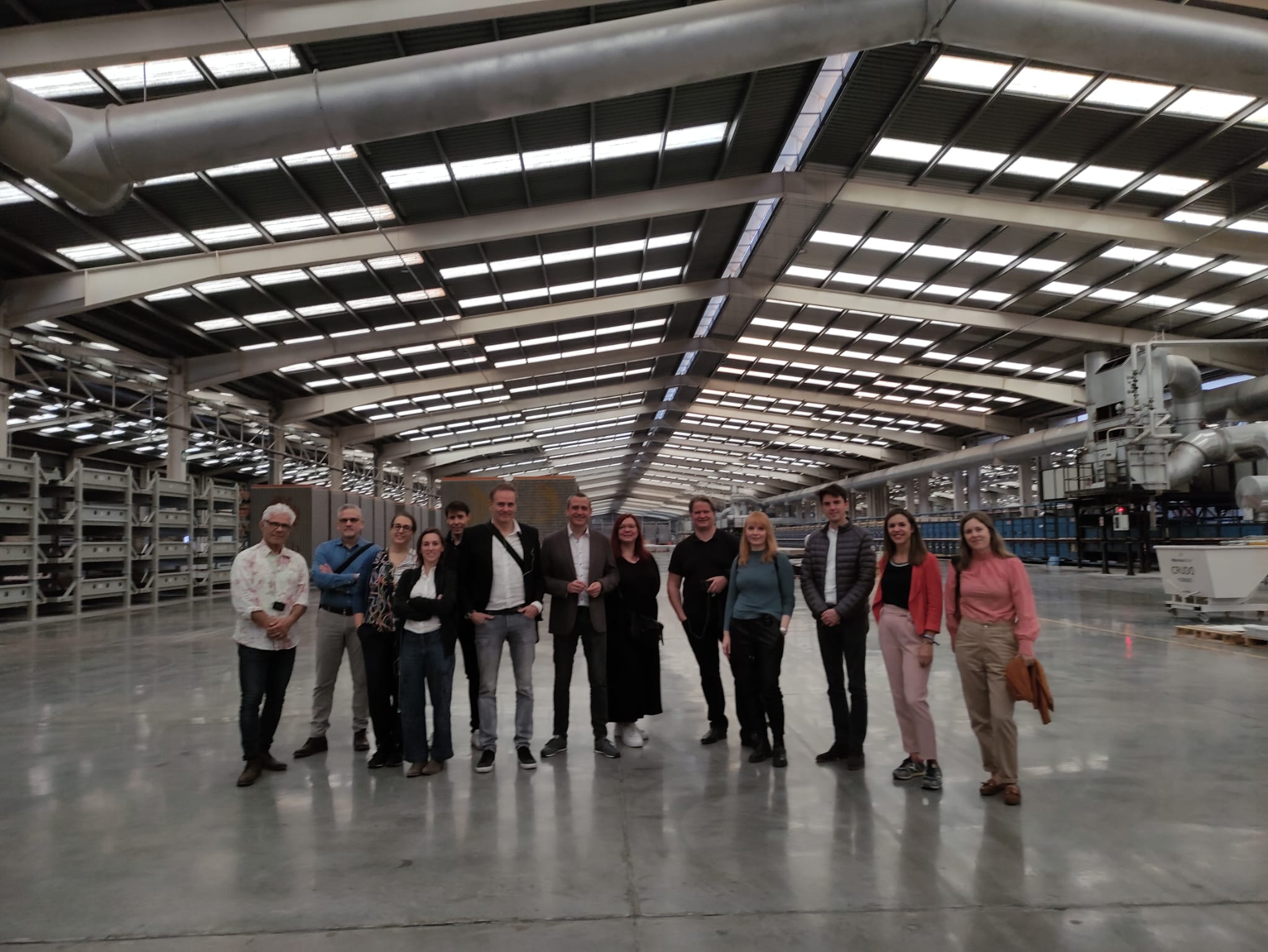 Un grupo de arquitectos alemanes se forma en cerámica de la mano de Ascer