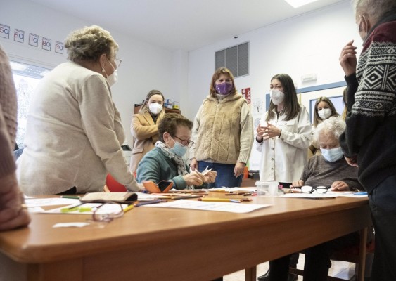 Generalitat, sindicatos y patronal acuerdan mejorar las condiciones de 12.000 empleados de servicios sociales