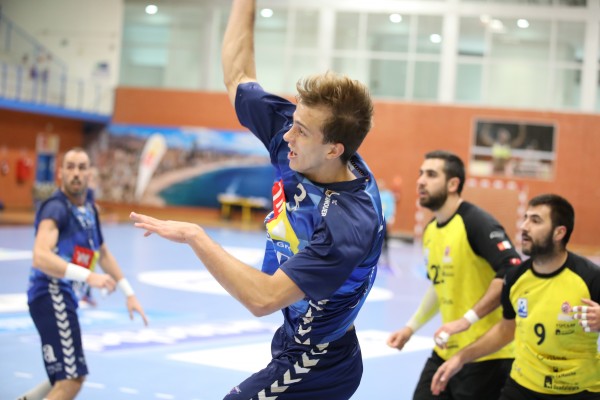 El Benidorm pone fin a su mala racha con una remontada ante el Guadalajara