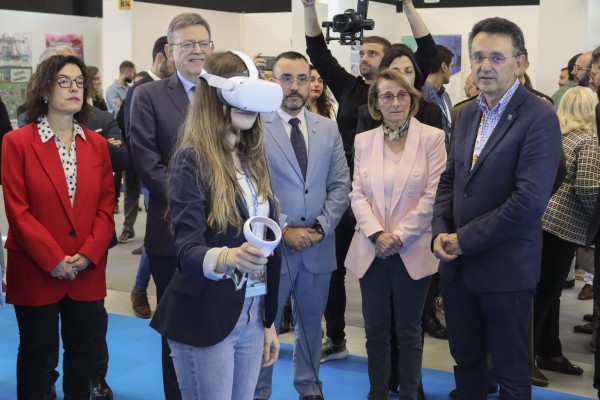 L'UJI exhibeix l'última tecnologia en materials, imatge, biodegradació i agroproducció en Destaca
