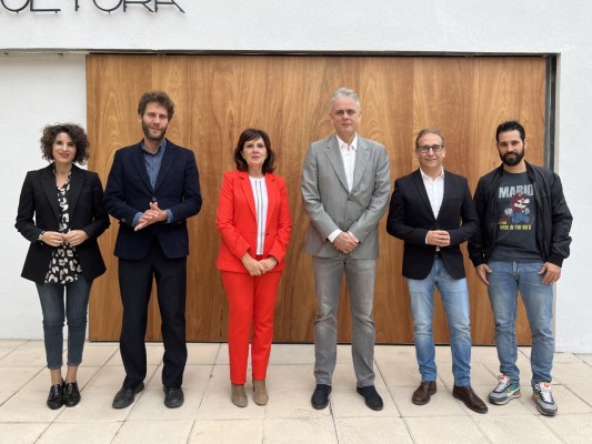 El conseller de Vivienda y la alcaldesa de Quart visitan la Casa de la Cultura tras la rehabilitación 
