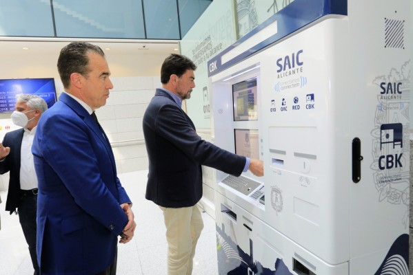 Alicante ultima la compra de 15 ciberquioscos para reducir la 'brecha digital' en los barrios