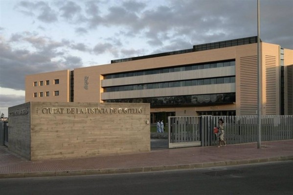 Condenan a un exfuncionario del Ayuntamiento de Navajas por cobrar tasas por trámites del Registro Civil que eran gratuitos
