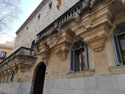 Baleares ordena excarcelar a dos presos tras revisiones por la Ley del 'solo sí es sí'