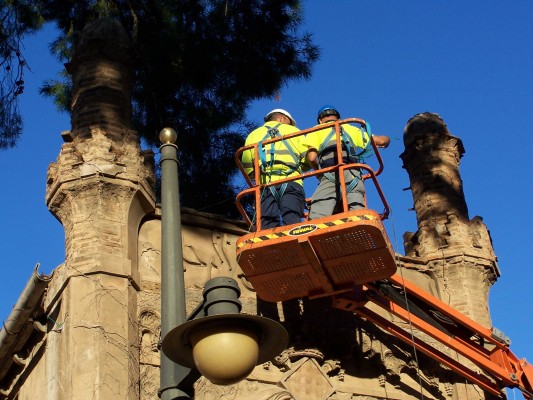 Retiran las tejas de los cupulines de La Ceramo tras los desprendimientos