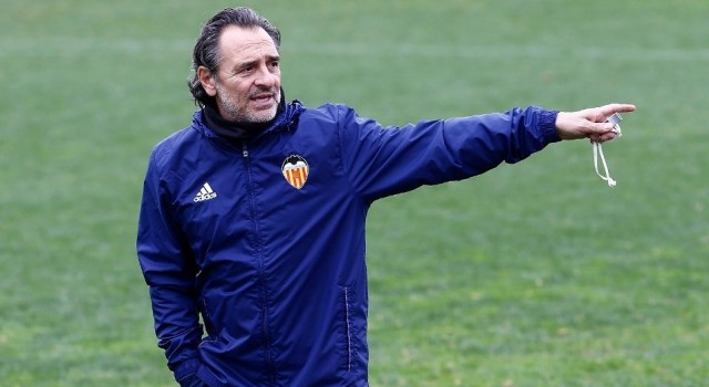 Prandelli da un 'tirón de orejas' a la plantilla