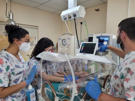 El método canguro: la importancia del 'piel con piel' para el desarrollo de los bebés prematuros