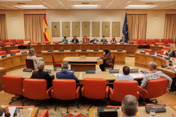 El Gobierno exhibe mayoría en el primer debate en comisión del Congreso ante críticas de PP, Vox y Cs