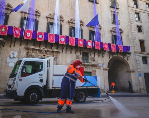 Alicante adjudica la megacontrata de limpieza y augura un desarrollo gradual a partir de marzo