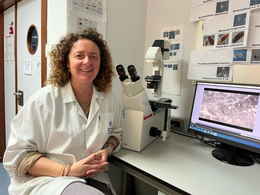 La UNESCO certifica a Nuria Alcaraz, de la UPCT para la identificación de microalgas marinas nocivas