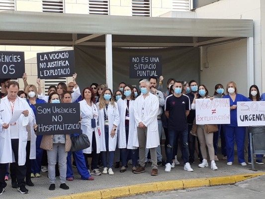  CSIF exige medidas en el hospital de la Ribera ante el colapso de Urgencias con 27 pacientes sin cama
