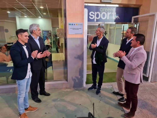 Grupo Postres Reina colabora en la  puesta en marcha de un gimnasio  para pacientes con cáncer