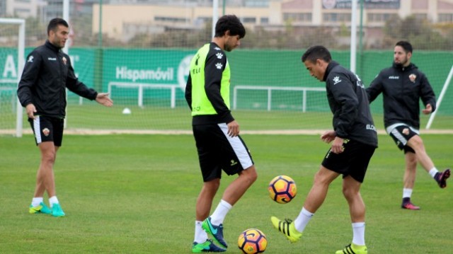Juan Carlos no entrena y Pelegrín y Nino se ejercitan al margen del grupo