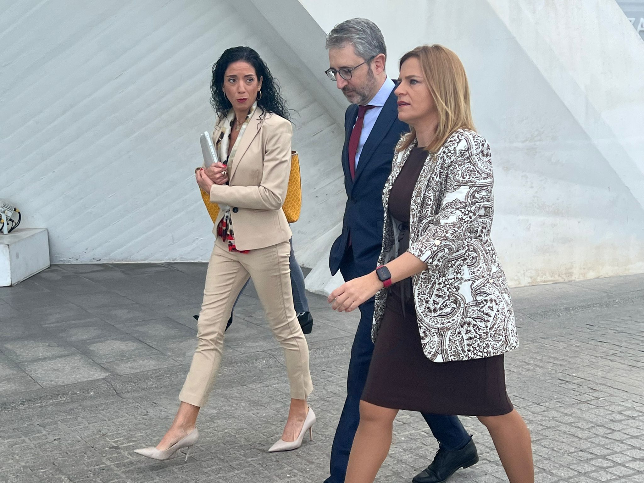Bernabé asegura que el Gobierno trabaja en nuevas ayudas al sector cerámico... pero no las concreta