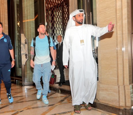 Messi se incorpora a la concentración de Argentina en Abu Dabi
