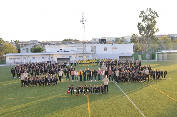 El Orpesa CF presenta sus 14 equipos con 190 jugadores