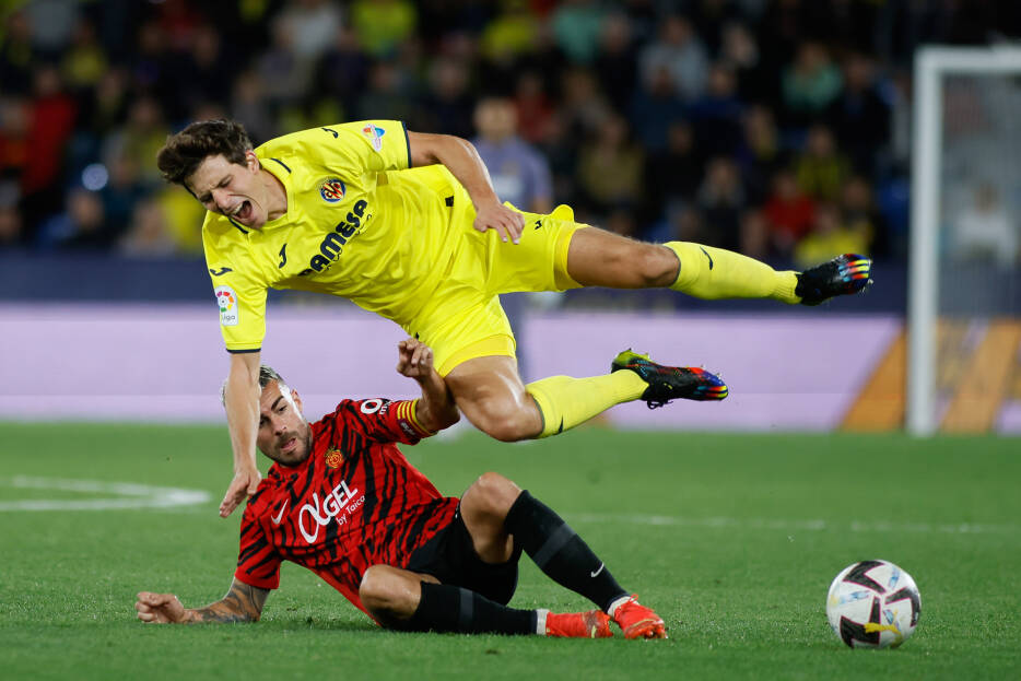 El Villarreal cierra un alterado primer tercio pero sigue en todas las peleas
