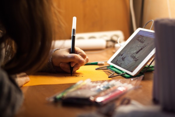 Los centros de idiomas valencianos reclaman medidas contra el intrusismo digital