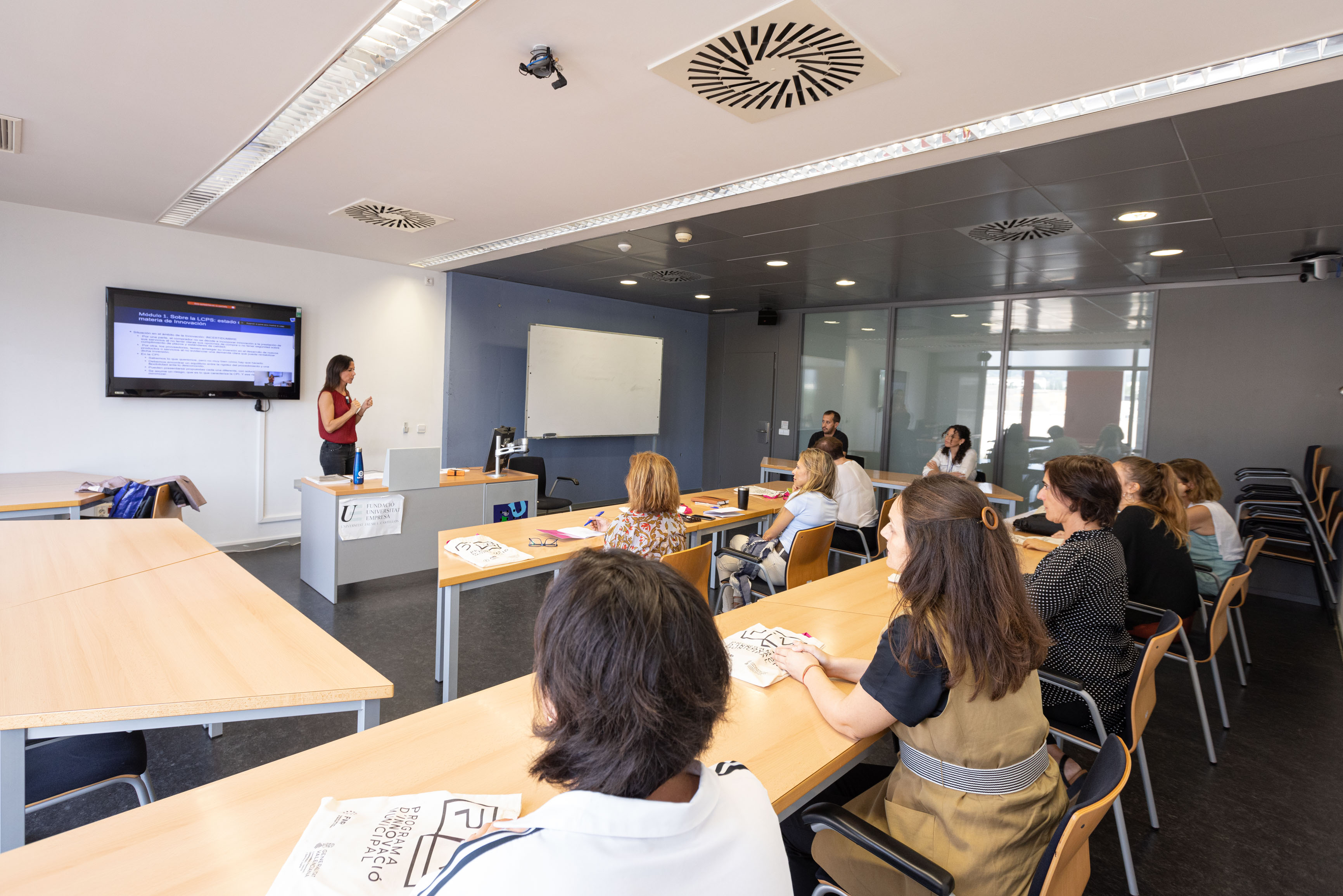 La UJI apuesta por las microcredenciales para reforzar su oferta de formación permanente

