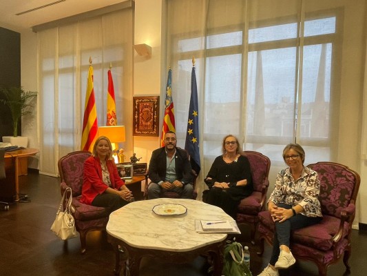 Benlloch aborda con Afym LGTI+ la prestación de servicios para la inserción laboral de personas trans