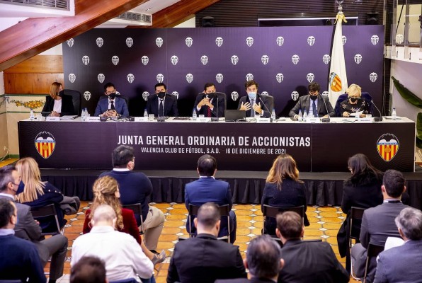El Valencia CF reduce capital un 83% para absorber pérdidas y Lim capitalizará deuda por 17 millones