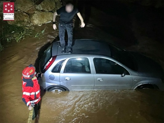 Ocho personas rescatadas, dos de ellas menores, por las lluvias en Castellón