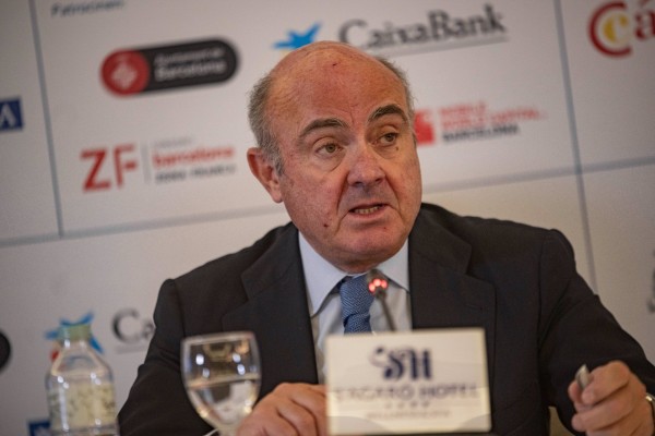 Guindos advierte de meses 