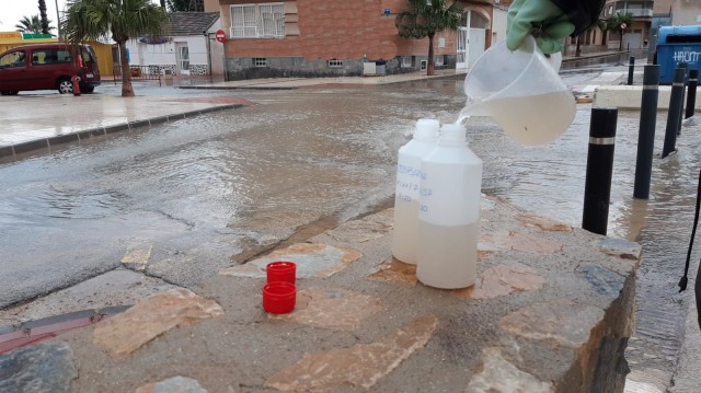 La CHS toma muestras por un posible vertido ilegal en la rambla de El Albujón