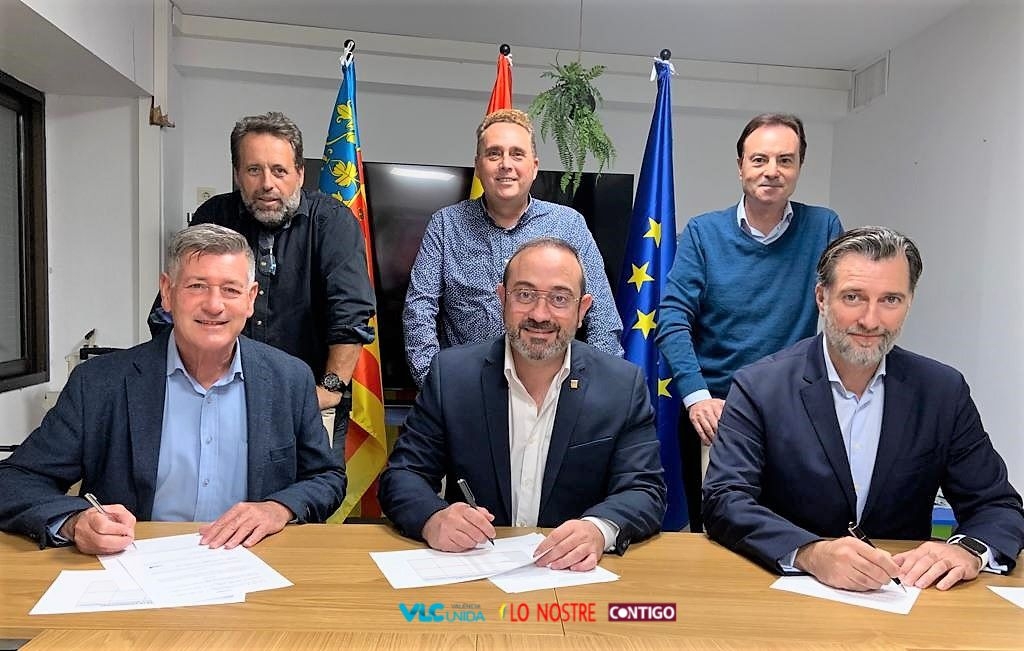 Firma del acuerdo entre Contigo, València Unida y Lo Nostre, en la firma del acuerdo del pasado jueves. - 