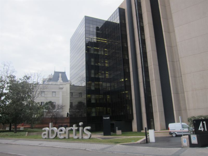 Abertis coloca 600 millones en bonos para reestructurar su deuda