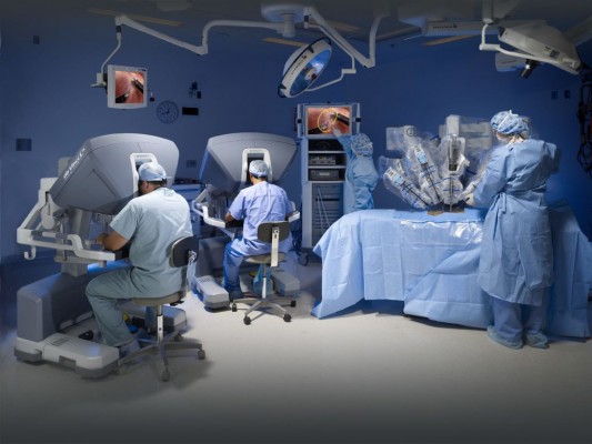 Sanitat invertirá 6,7 millones de euros en cirugía robótica de hospitales públicos de Elche, Alzira y València