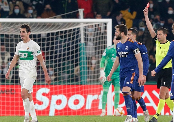 El Elche prepara la eliminatoria de Copa con Mantecón y media docena de bajas 