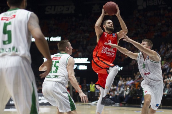 Diot rescata a un irregular Valencia Basket ante el Liubliana y le da el liderato