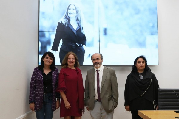La diseñadora Sara Navarro llevará su colección privada al Mubag con obras de Tapies o Miró