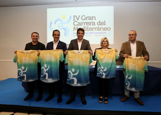 Más de 2.500 corredores y 200 padelsurfistas en la IV Gran Carrera del Mediterráneo