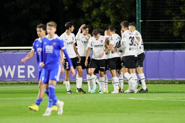 El Mestalla vence al Leicester en la segunda jornada de la Premier League International Cup