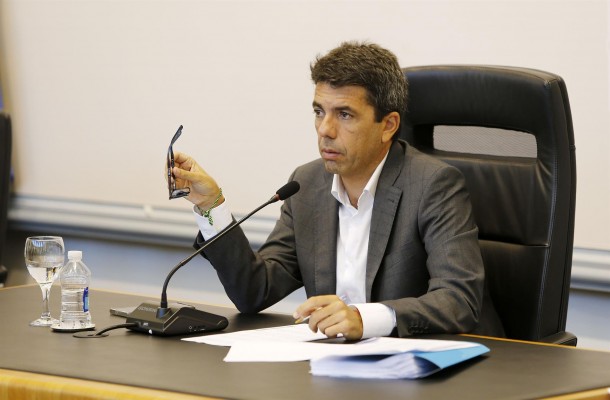 El voto de calidad de Mazón impide aprobar una moción para retirar las referencias de Zaplana en la Diputación de Alicante 