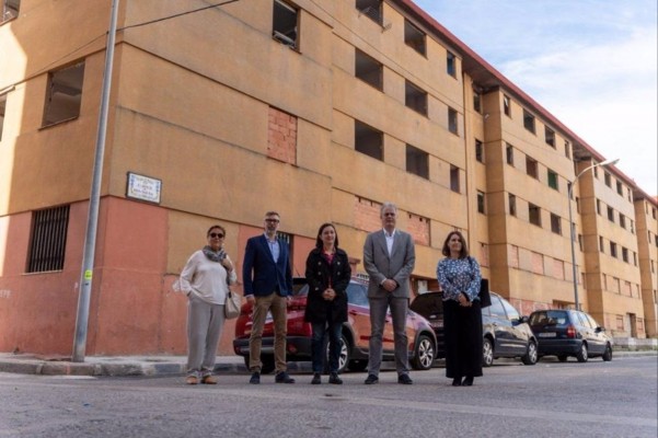 El antiguo grupo de vivienda pública La Raval de Algemesí se demolerá en 2023