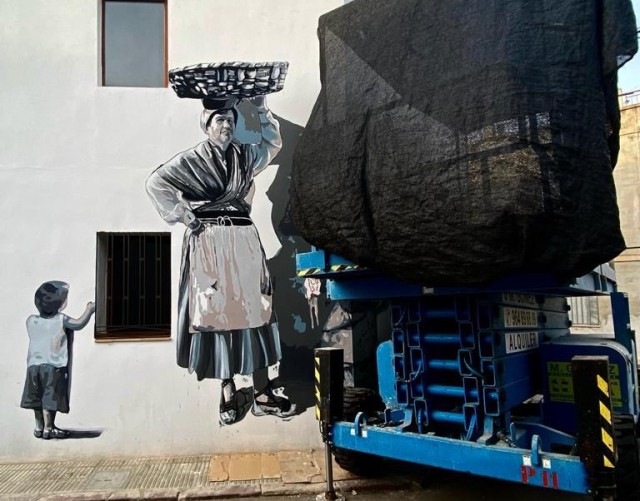 La ilustradora Gabriela Alemany homenajea al mundo rural con un mural en Monfoca