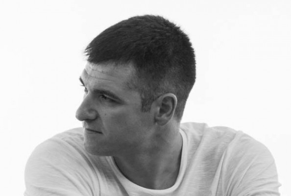 El escritor Eloy Moreno presenta en Blanca 'Diferente', su novela más personal y emotiva 

