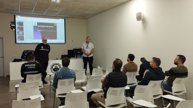 La Policía Local de Burriana aprende nuevas técnicas para la medición acústica con sonómetro