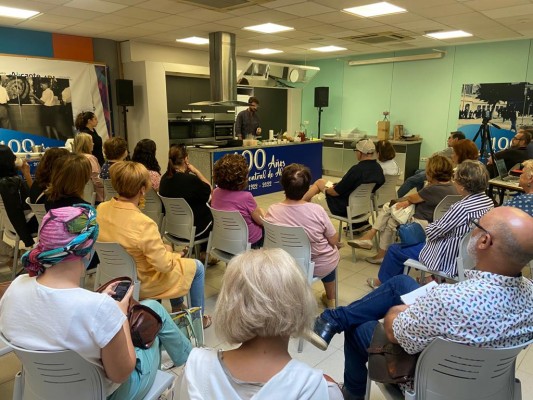 Alicante clausura el ciclo de cocina en directo por el centenario del Mercado con el chef Montoro 