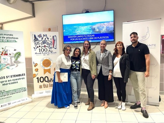 Alicante asesora a los puestos de los mercados municipales para reducir el uso de plásticos