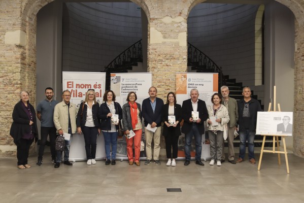 Vila-real inicia el homenaje a Joan Fuster con una exposición cronológica sobre su vida y obra