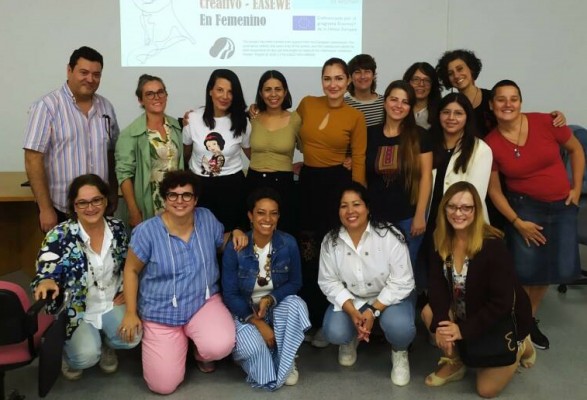 Testeo formativo y redes para creadoras migrantes que quieren emprender: el proyecto Easewe 